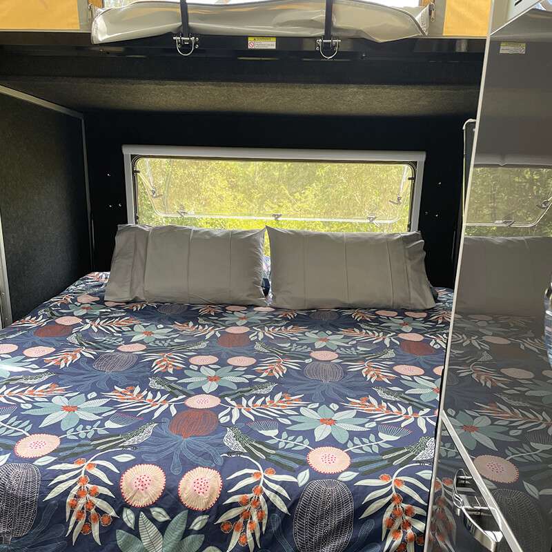 bed-deluxe-hybrid-caravan-mt-barney-lodge
